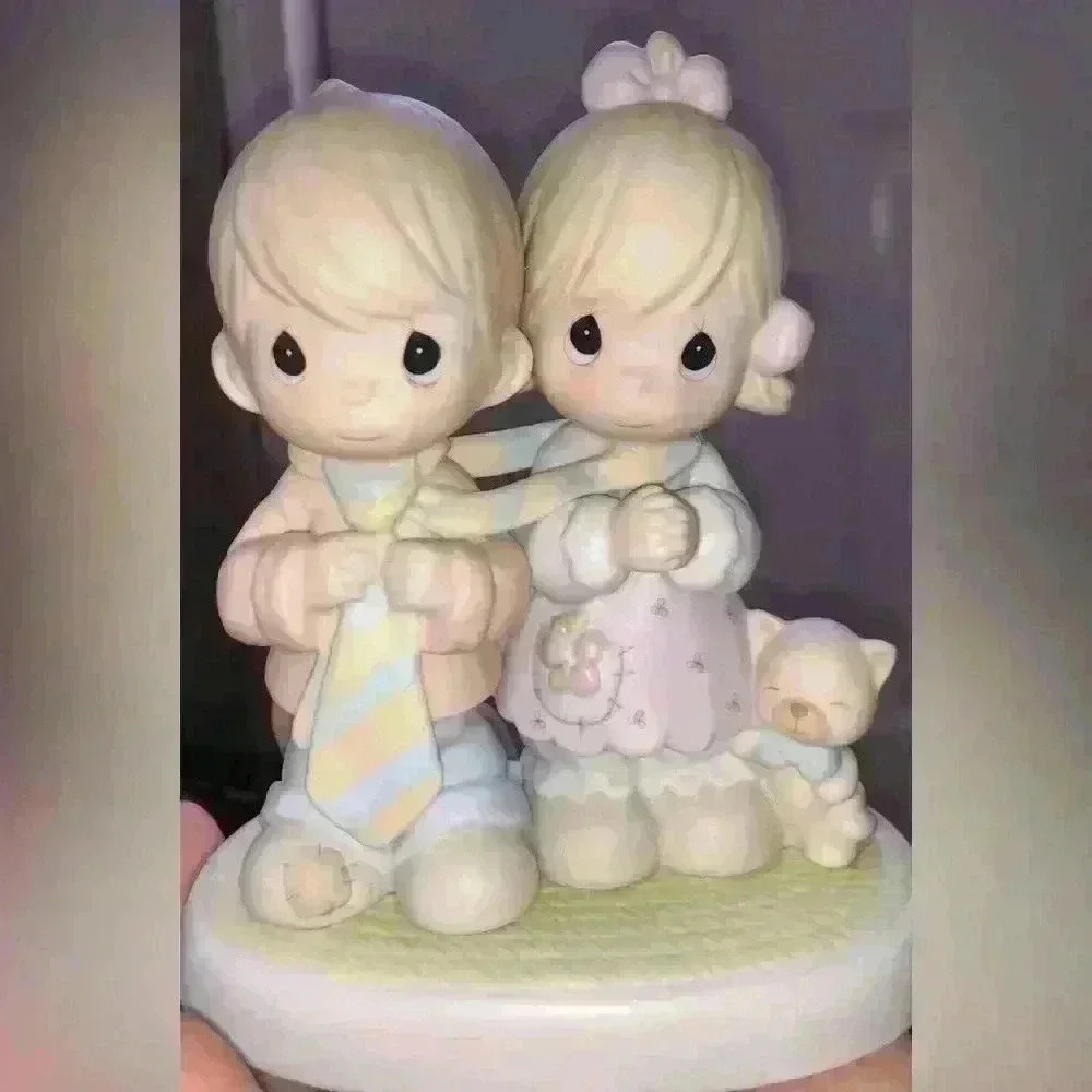Precious Moments 1999 Bless Be the Tie That Binds Figurine - Picture 3 of 6